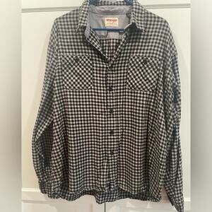 EUC Wrangler Men's Black and Gray‎ Checkered Flannel- Xl
